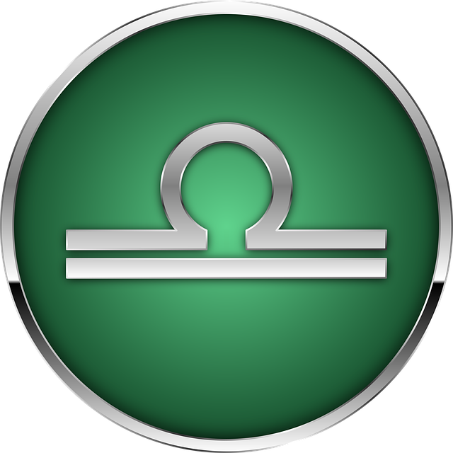 libra 2552502 640 (1)